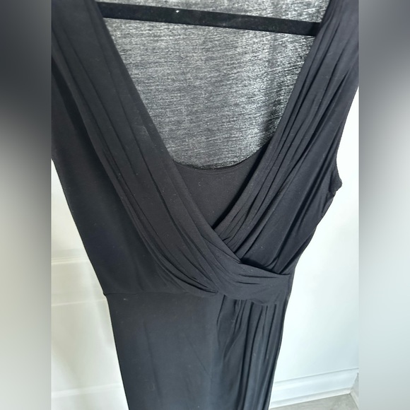 TAHARI THE LITTLE BLACK SLEEVELESS V-NECK DRESS SIZE XS - Picture 2 of 10